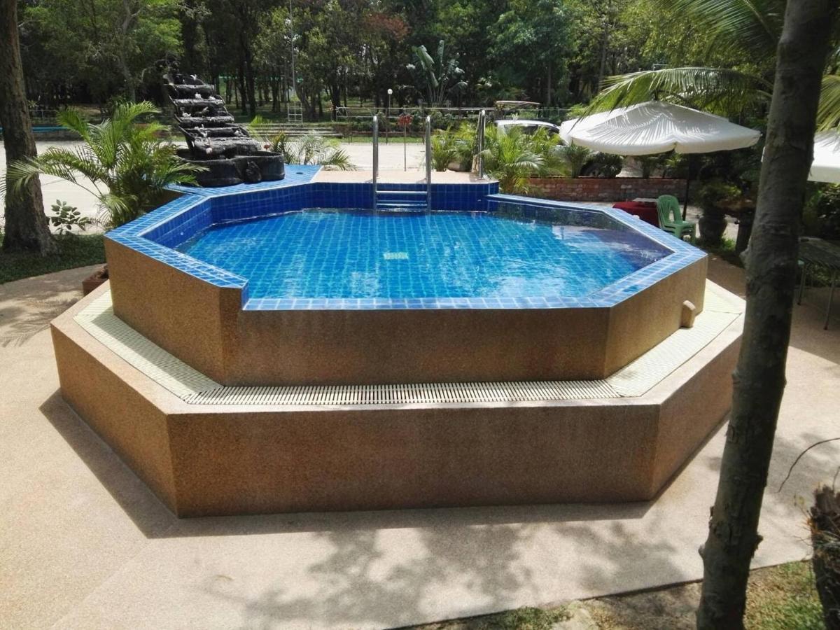Isaan Perazim Park Hotel Roi Et Exterior photo