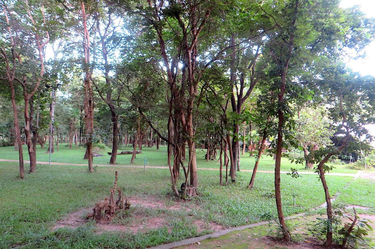 Isaan Perazim Park Hotel Roi Et Exterior photo
